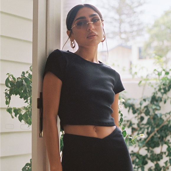 Classic Crop Tee Black - Picture 2 of 6